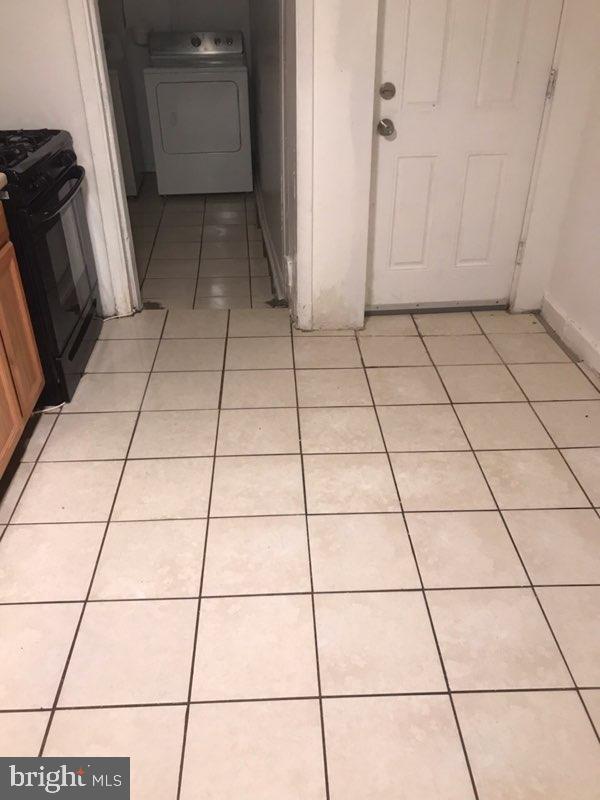 HOLLINS MARKET - Residential