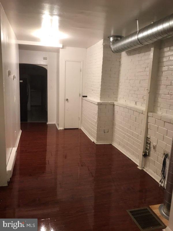 HOLLINS MARKET - Residential