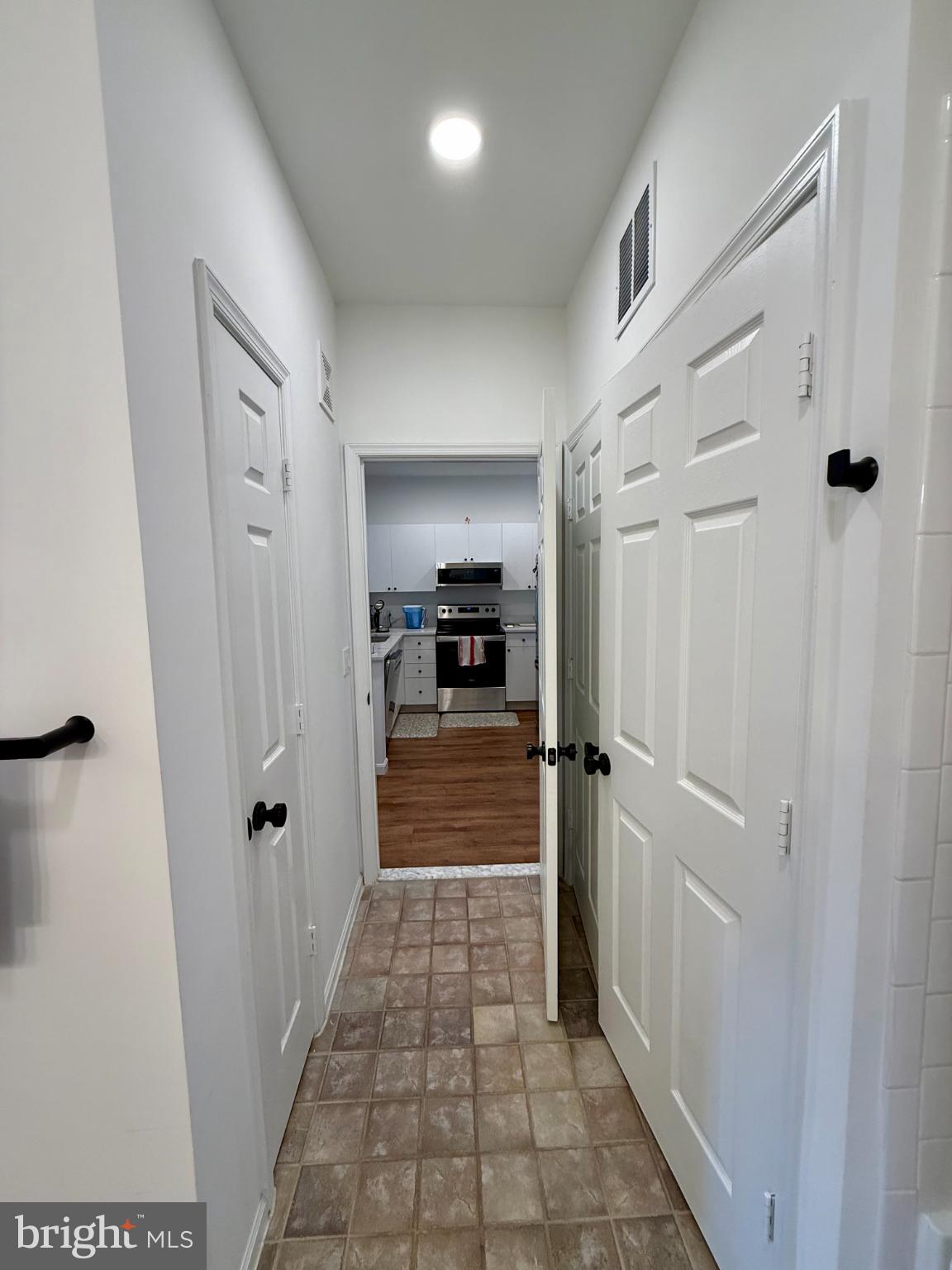 HIGH POINTE AT JEFFERSON - Residential Lease