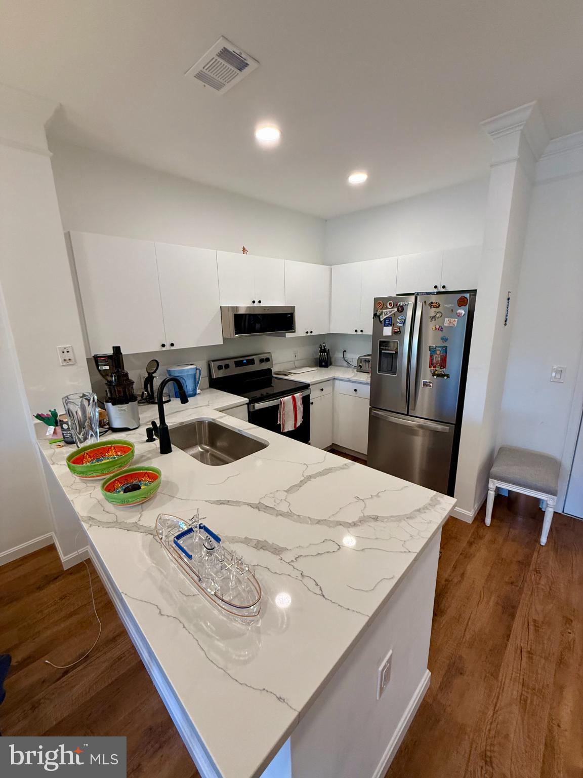 HIGH POINTE AT JEFFERSON - Residential Lease