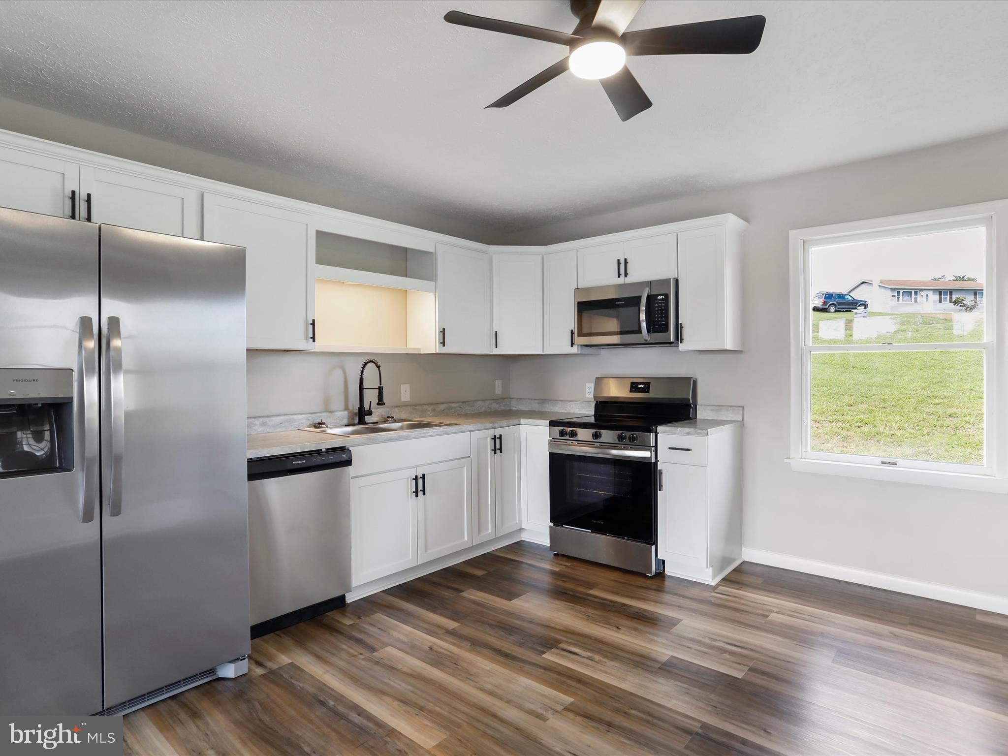 SUNRISE SUMMIT - Residential