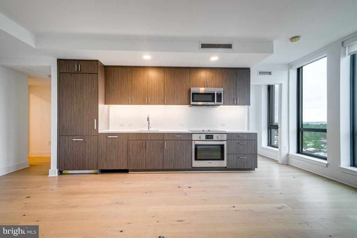 1211 VAN STREET SE 806