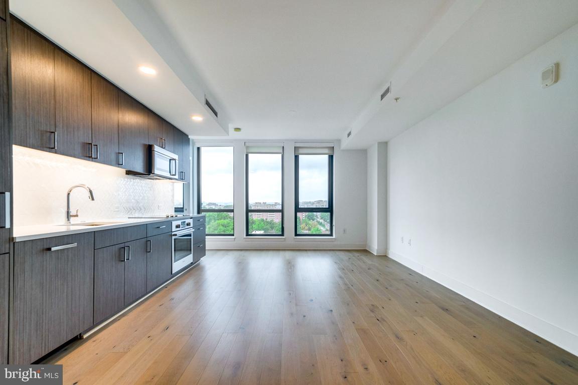 1211 VAN STREET SE 806