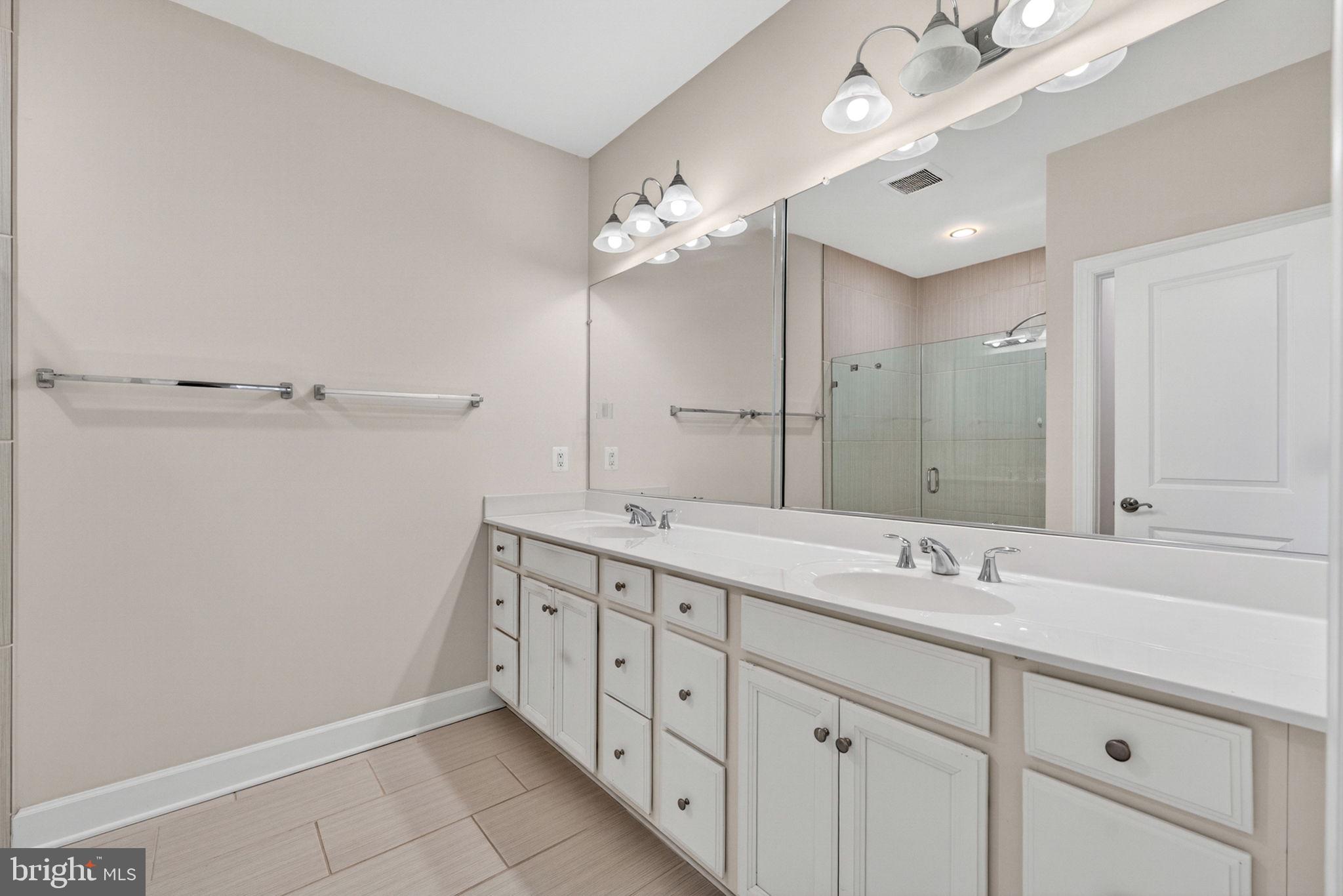BRADLEY SQUARE - Residential