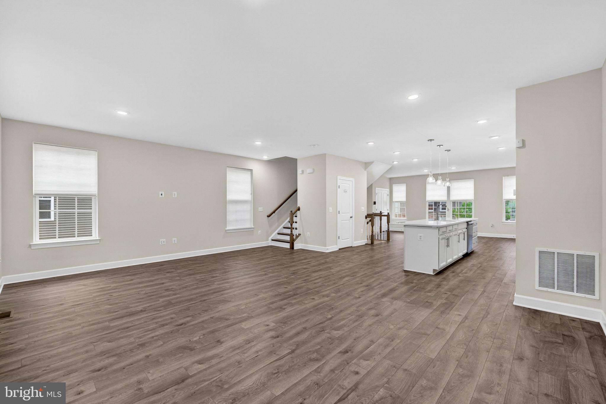 BRADLEY SQUARE - Residential