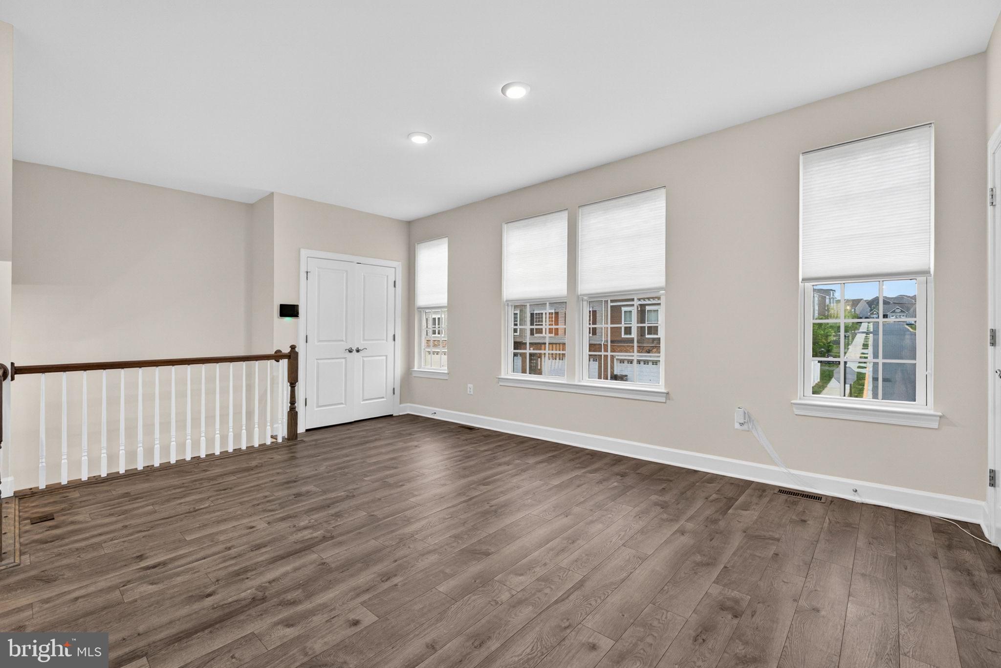 BRADLEY SQUARE - Residential