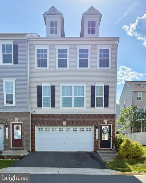 Photo of 10614 Hinton Way, MANASSAS, VA 20112 (MLS # VAPW2118230)
