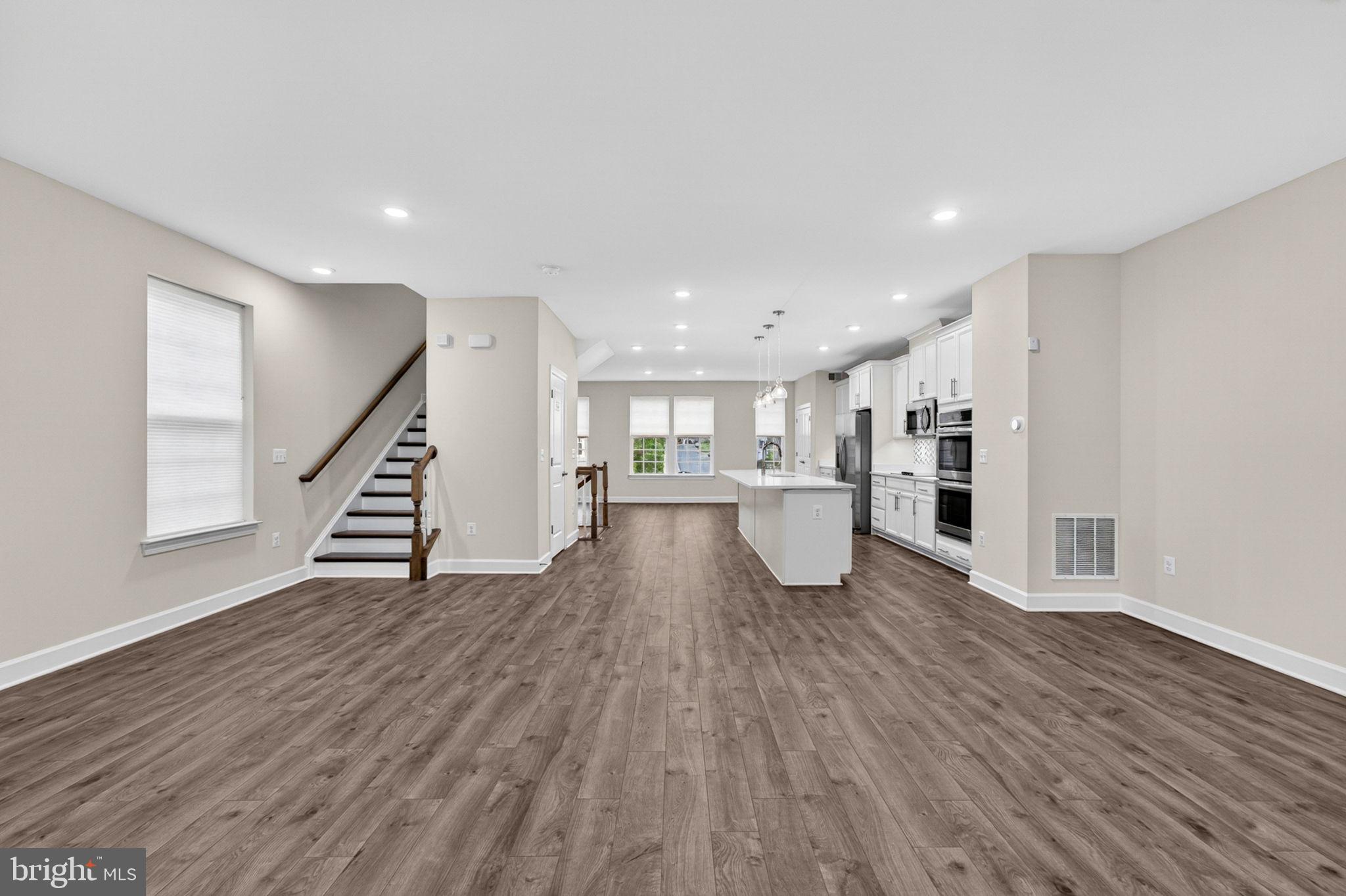 BRADLEY SQUARE - Residential