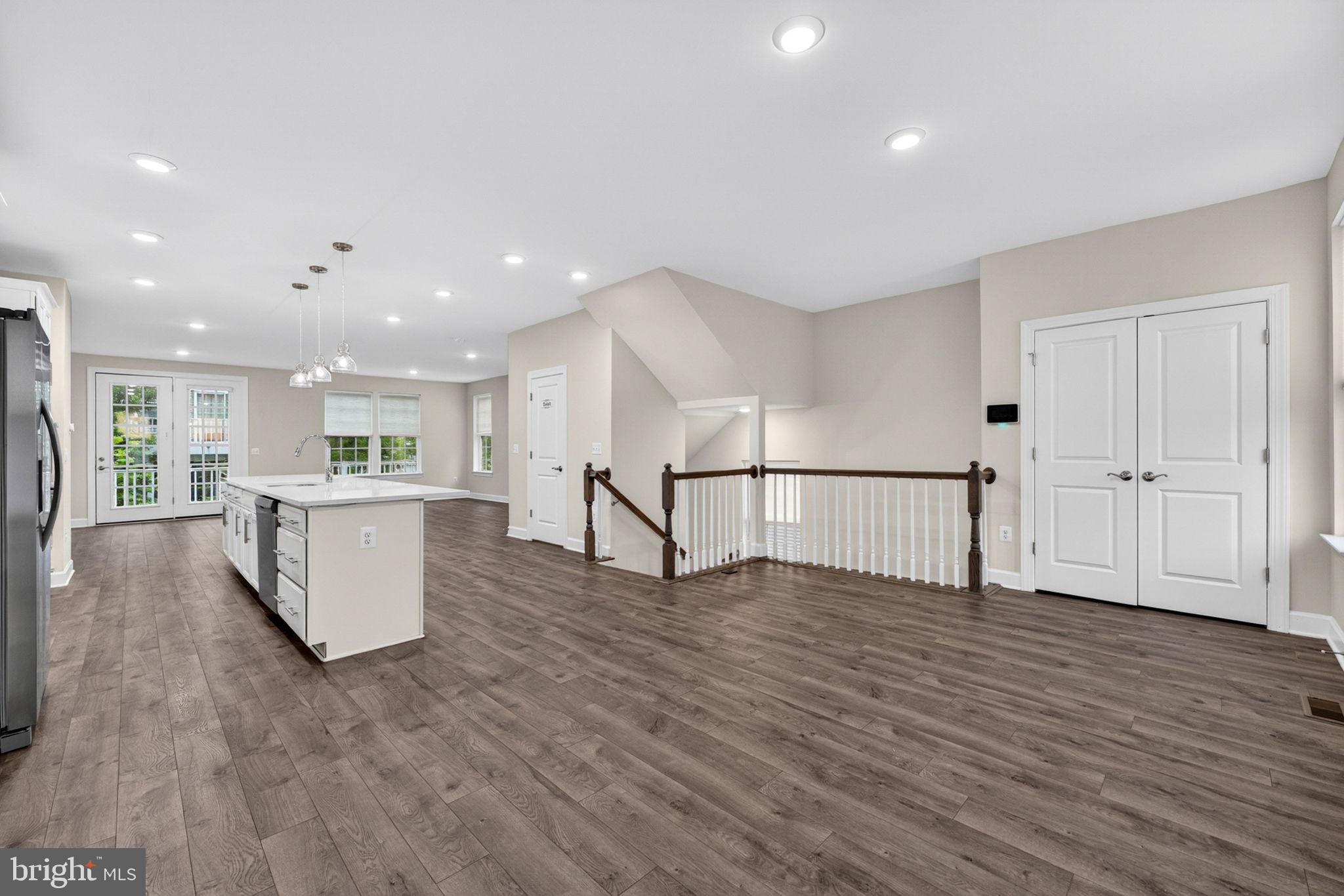 BRADLEY SQUARE - Residential