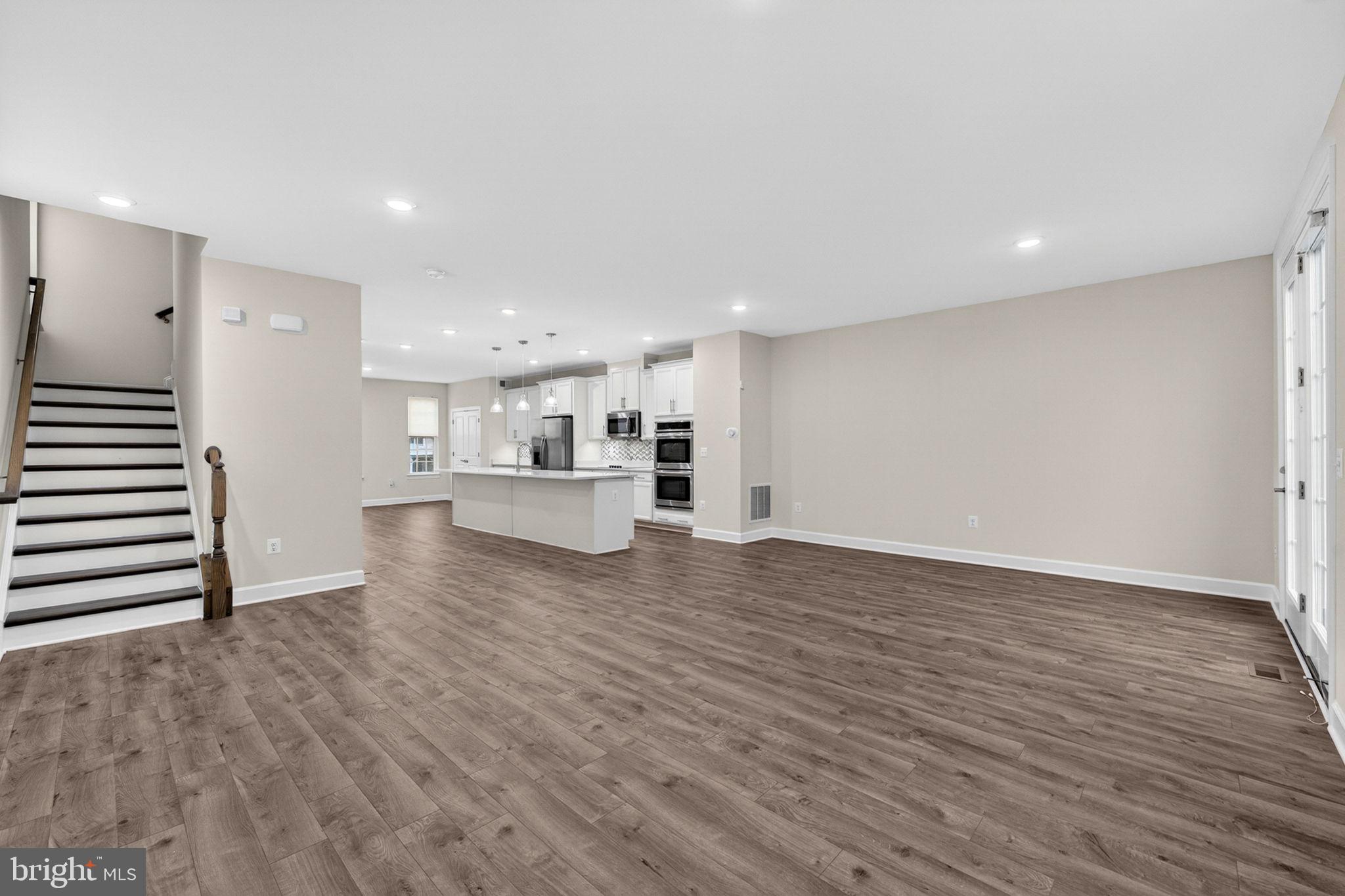 BRADLEY SQUARE - Residential