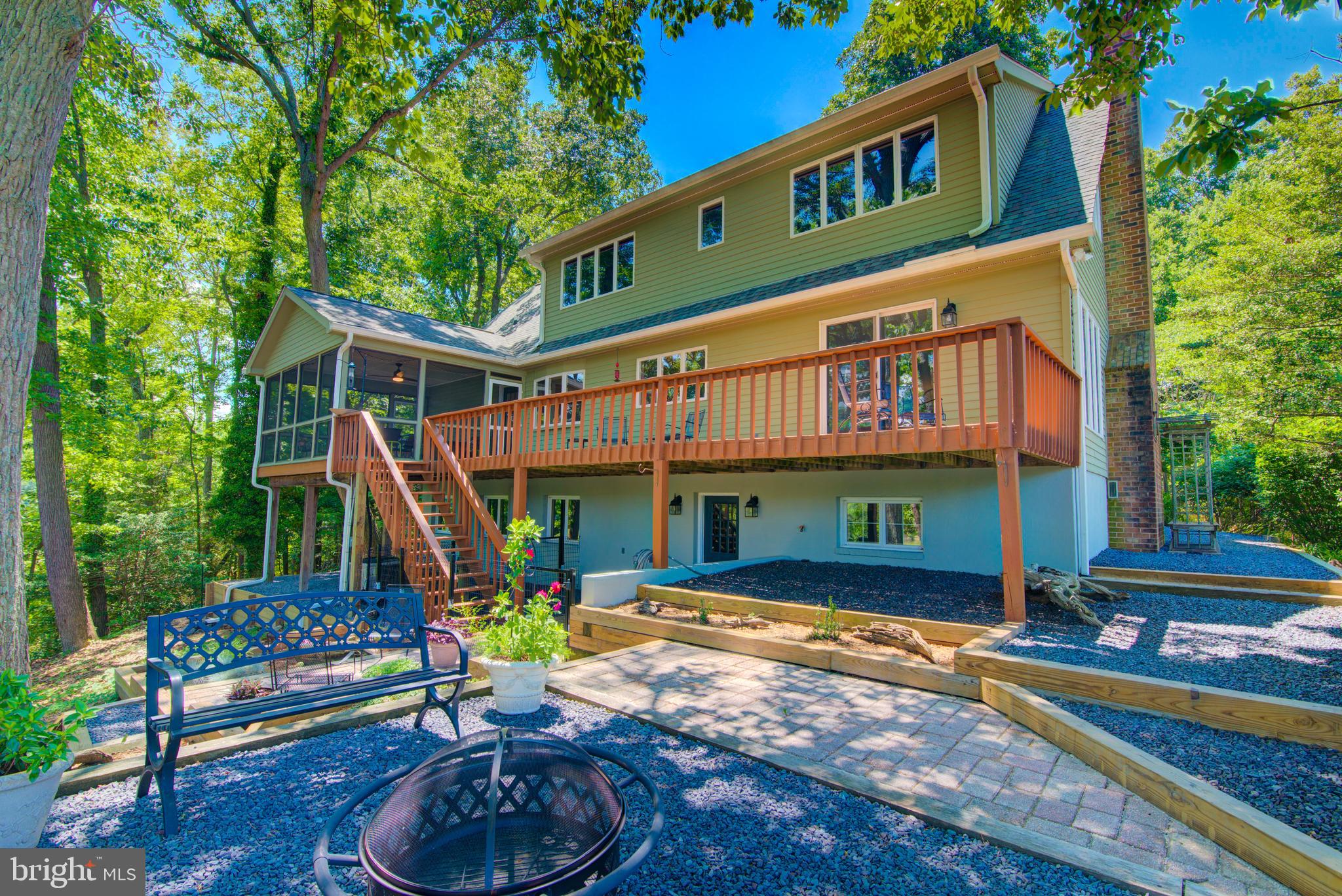 579 BAY POINTE DRIVE