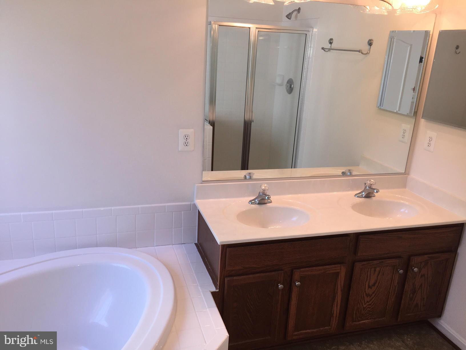 COLONIAL HILLS - Residential Lease