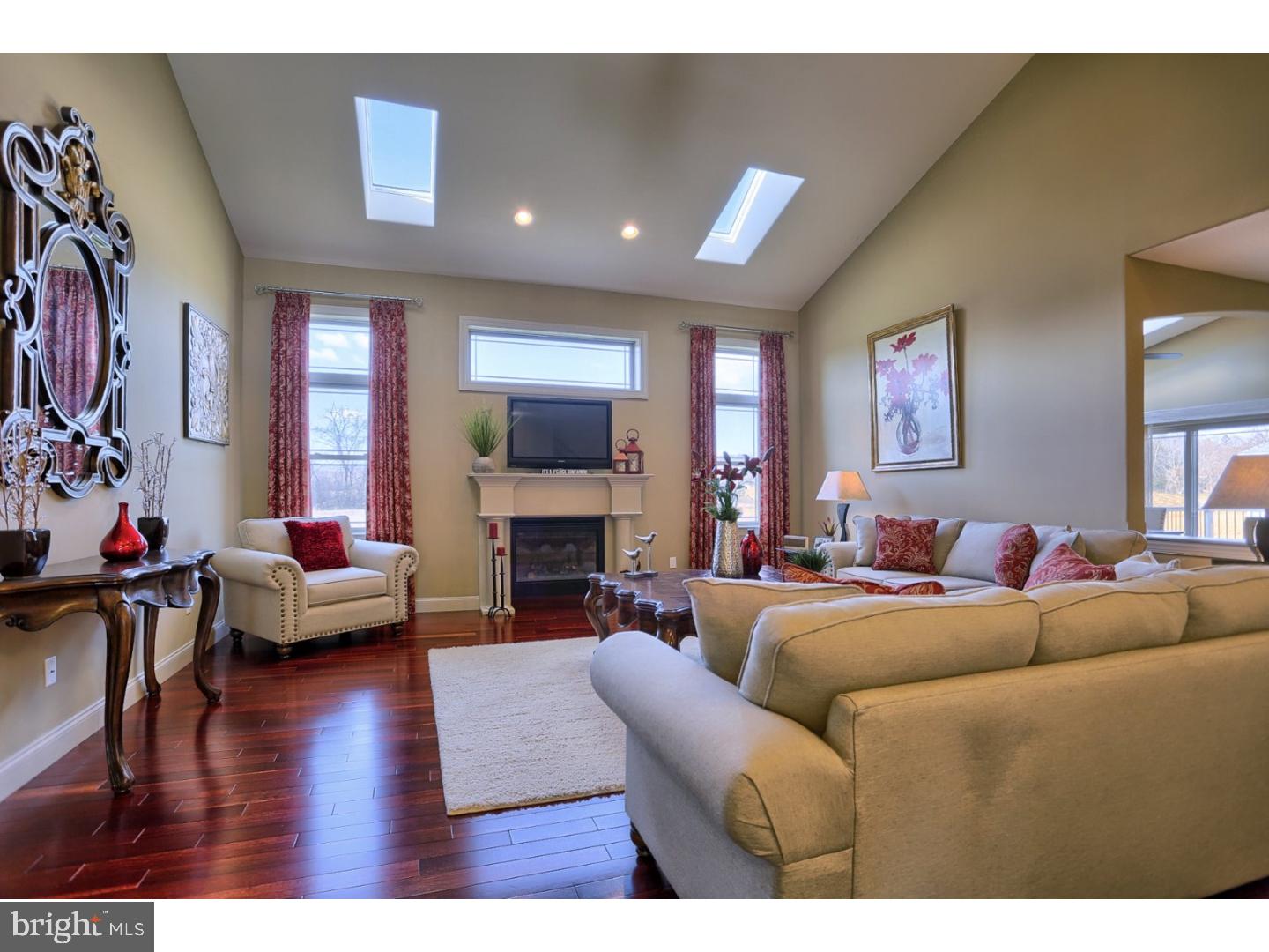 GREEN VALLEY CROSS - Residential