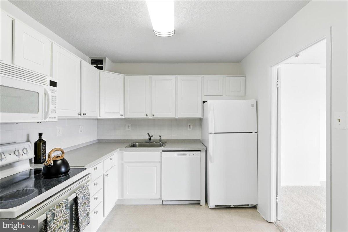 205 YOAKUM PARKWAY 601
