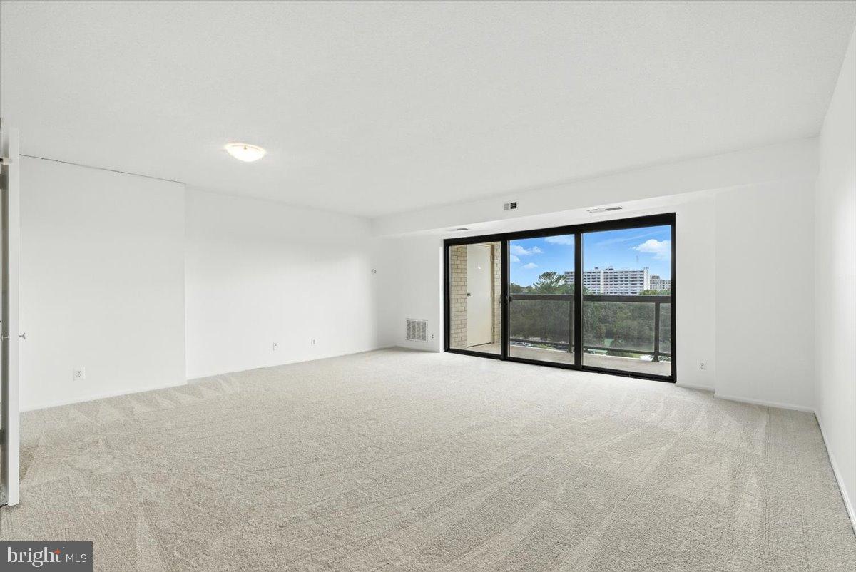 205 YOAKUM PARKWAY 601