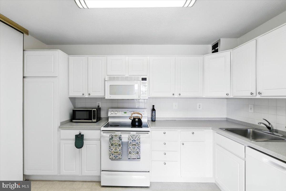 205 YOAKUM PARKWAY 601