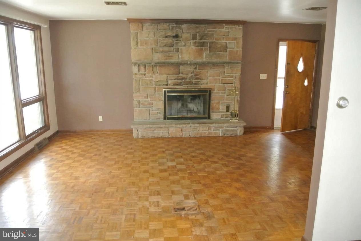 4515 E TEXAS