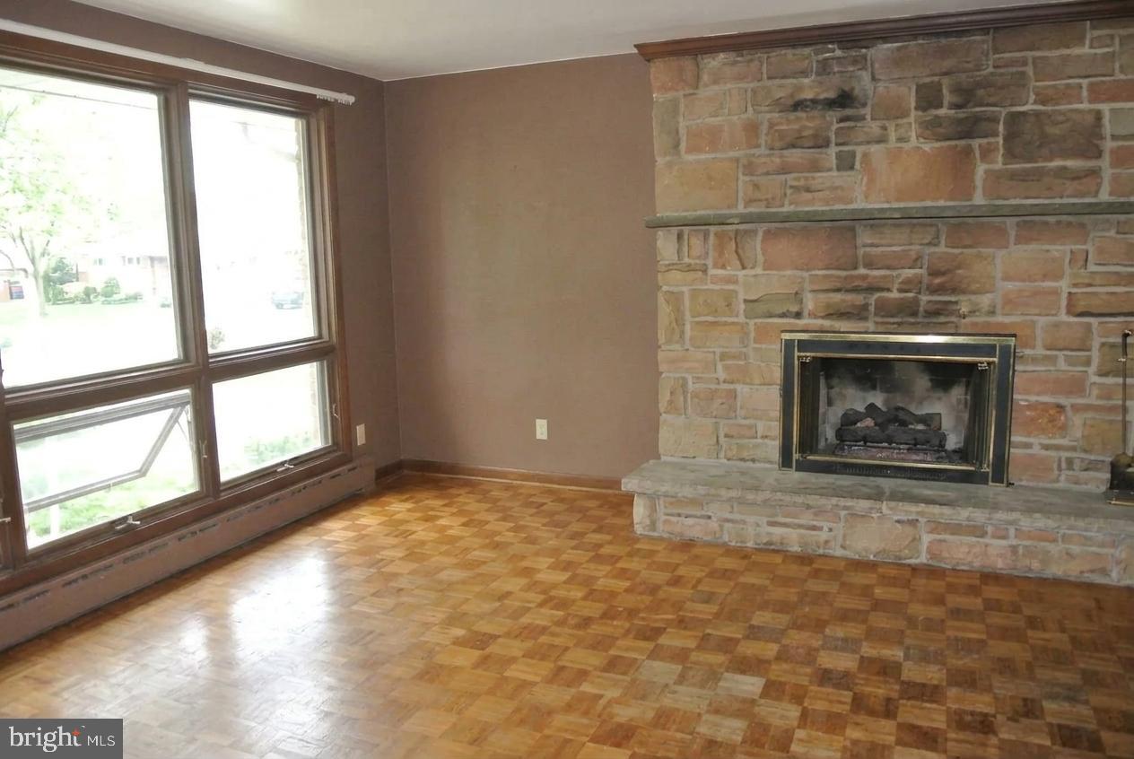 4515 E TEXAS