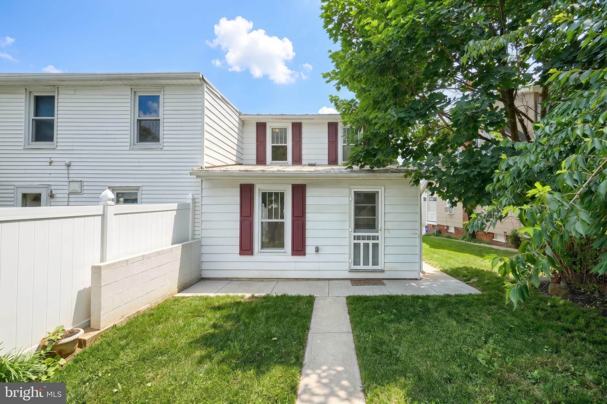 1019 W COLLEGE AVENUE
