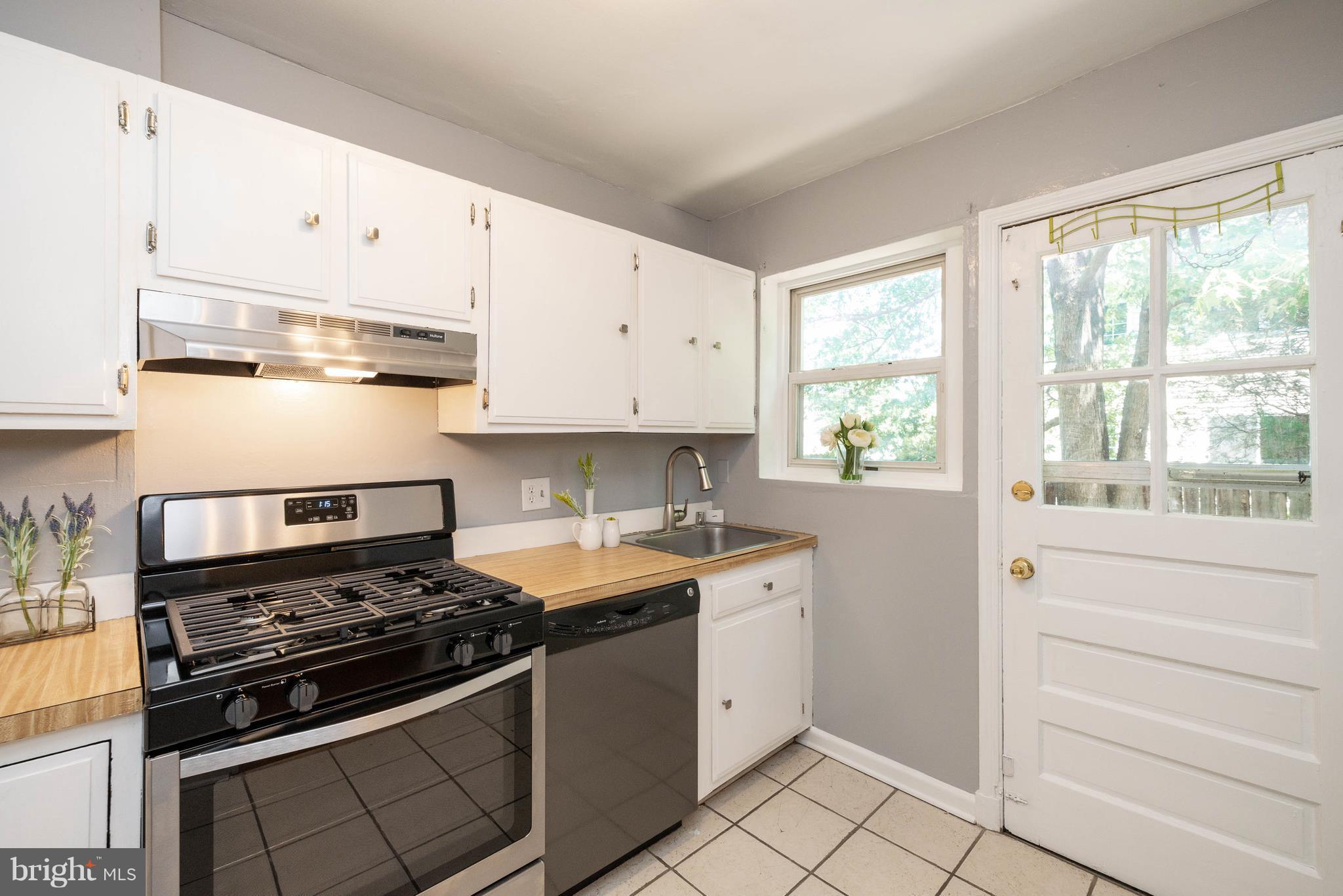 LAUREL GARDENS - Residential