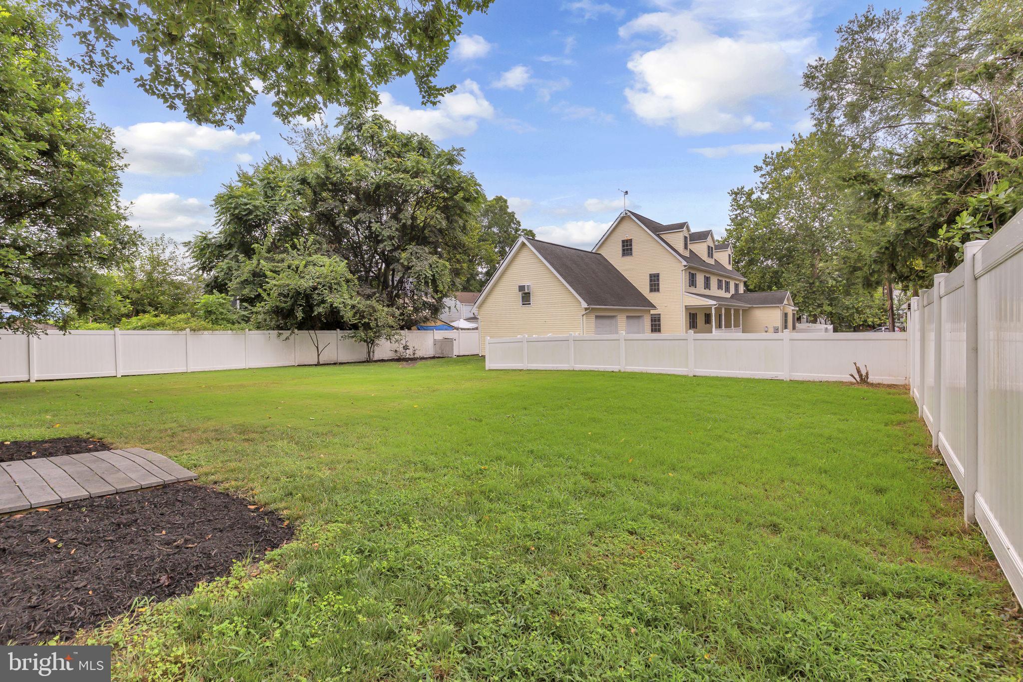 RIVERDALE PARK - Residential