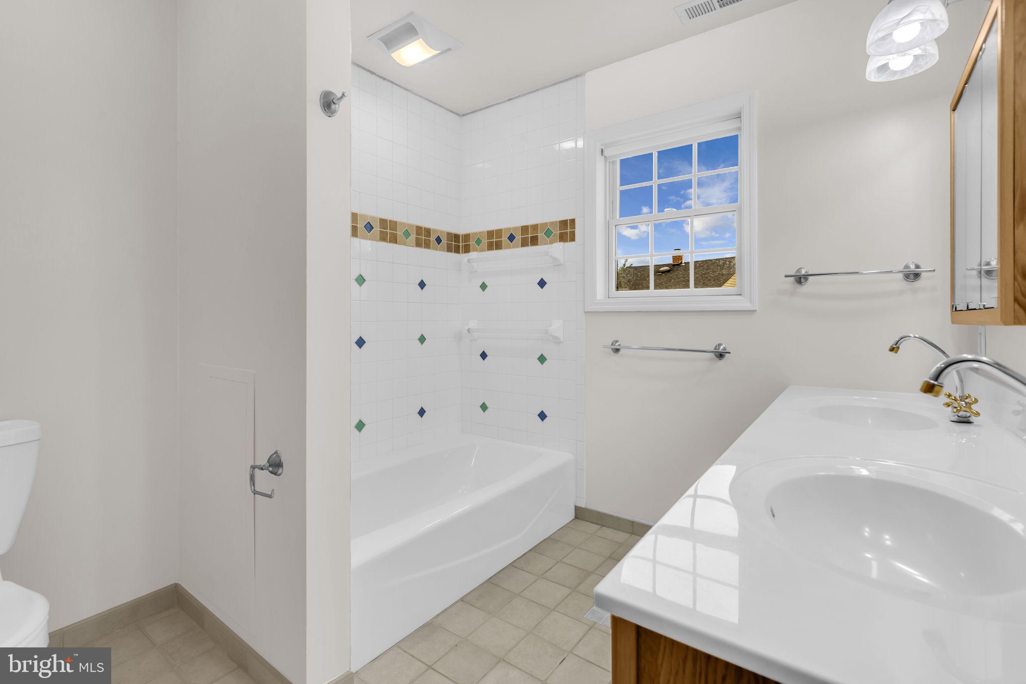 RIVERDALE PARK - Residential