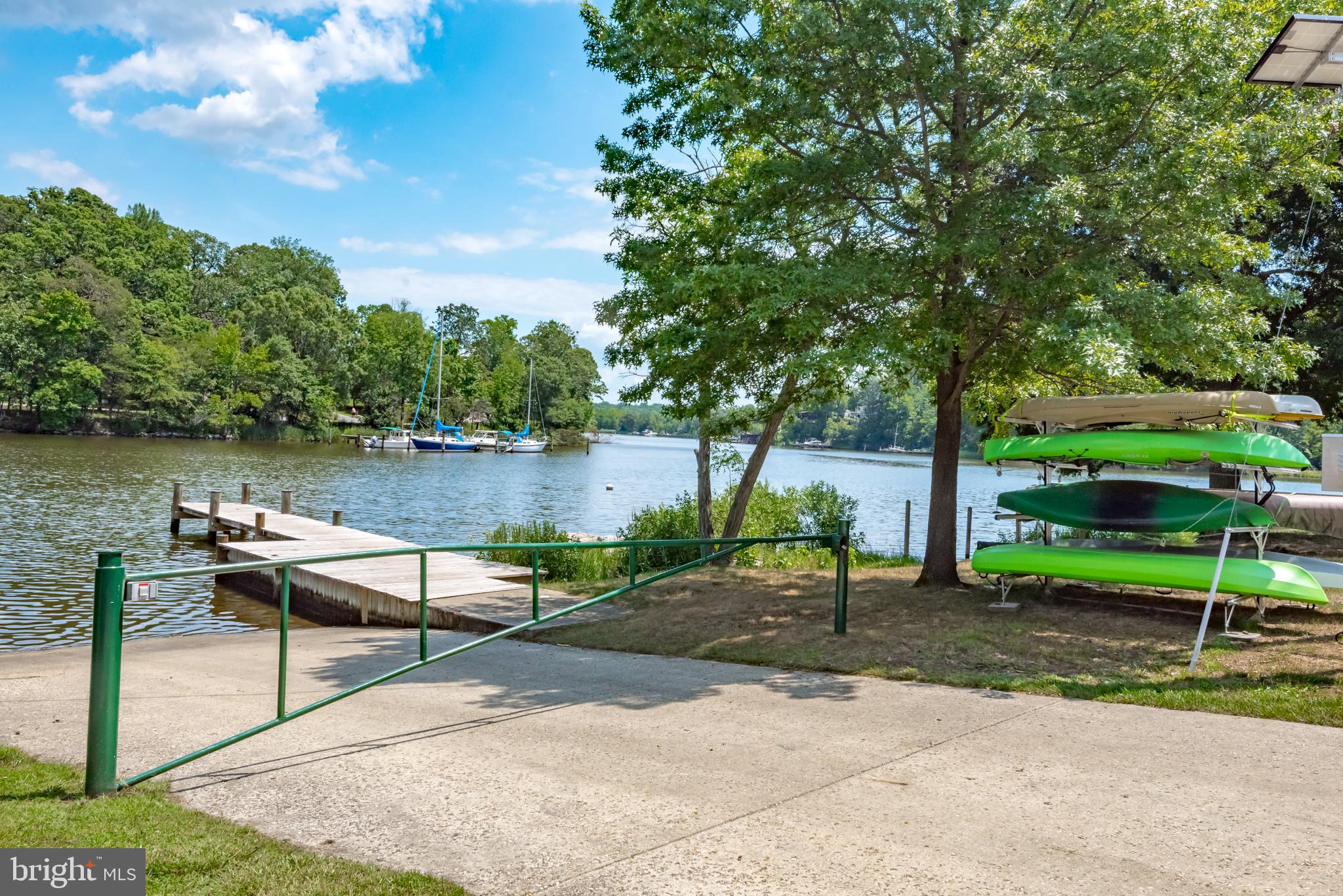 WOODLAND BEACH - Residential