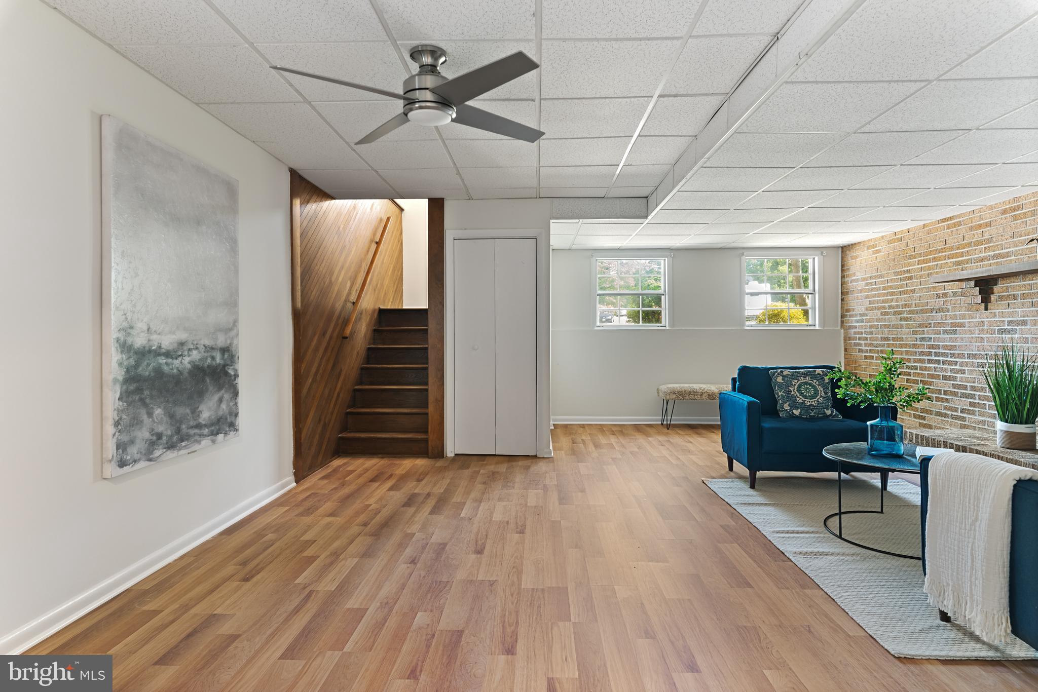 WOODLAND BEACH - Residential