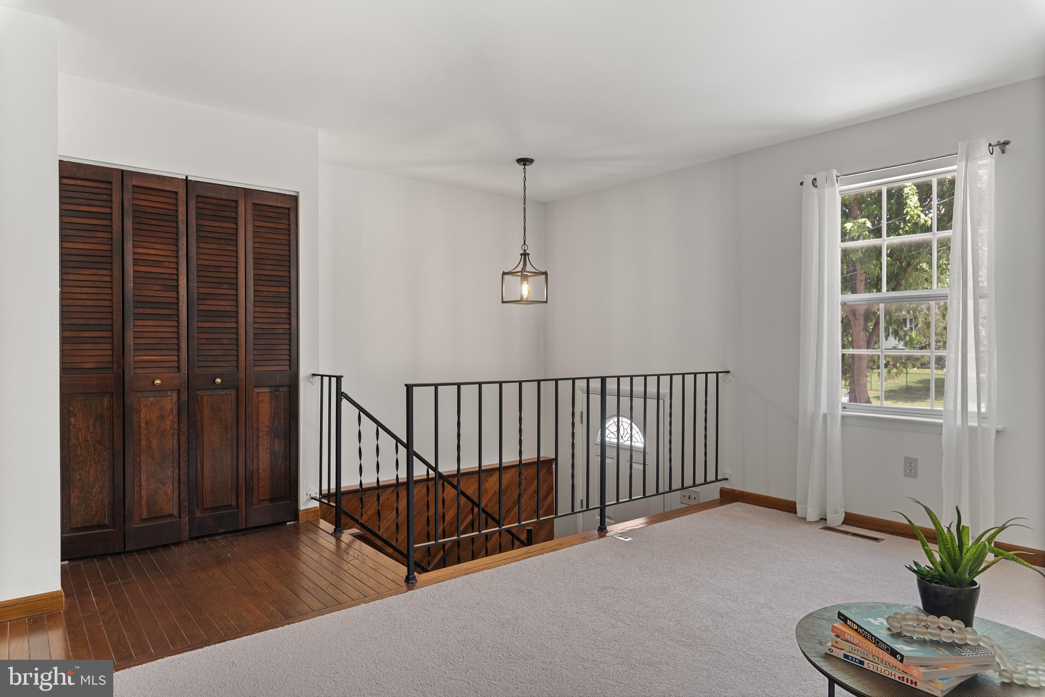 WOODLAND BEACH - Residential