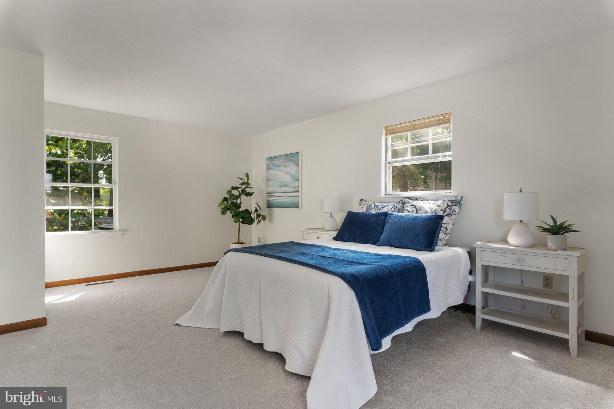 WOODLAND BEACH - Residential