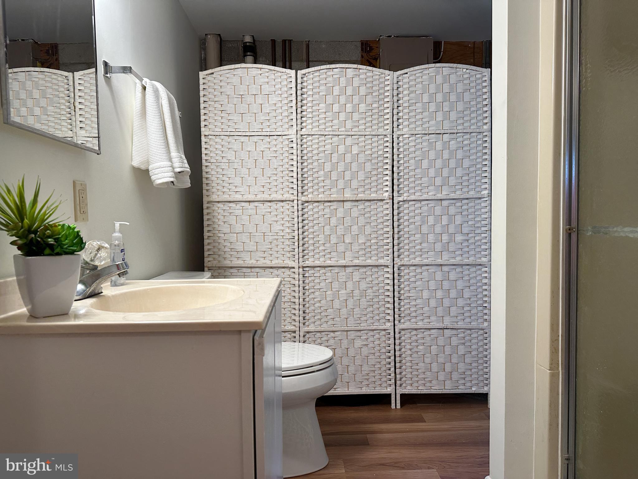 WOODLAND BEACH - Residential