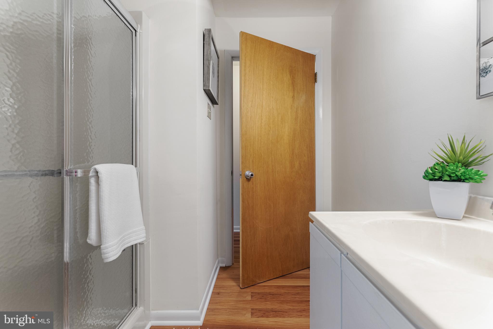 WOODLAND BEACH - Residential