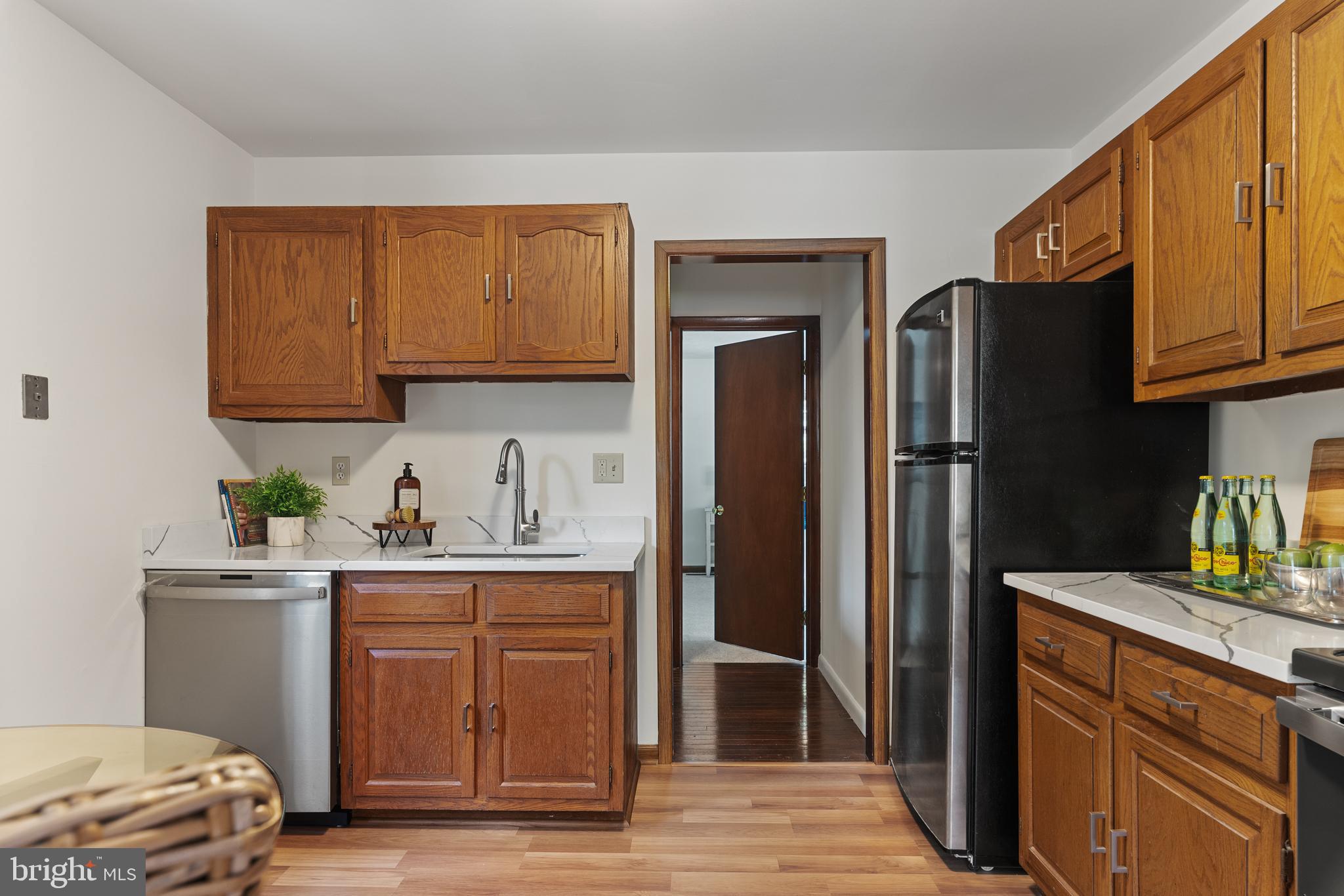 WOODLAND BEACH - Residential