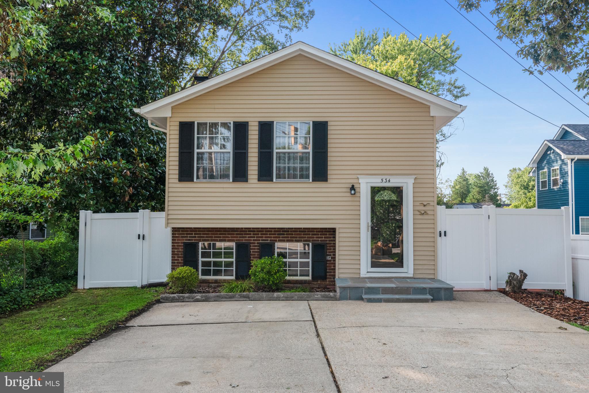 WOODLAND BEACH - Residential