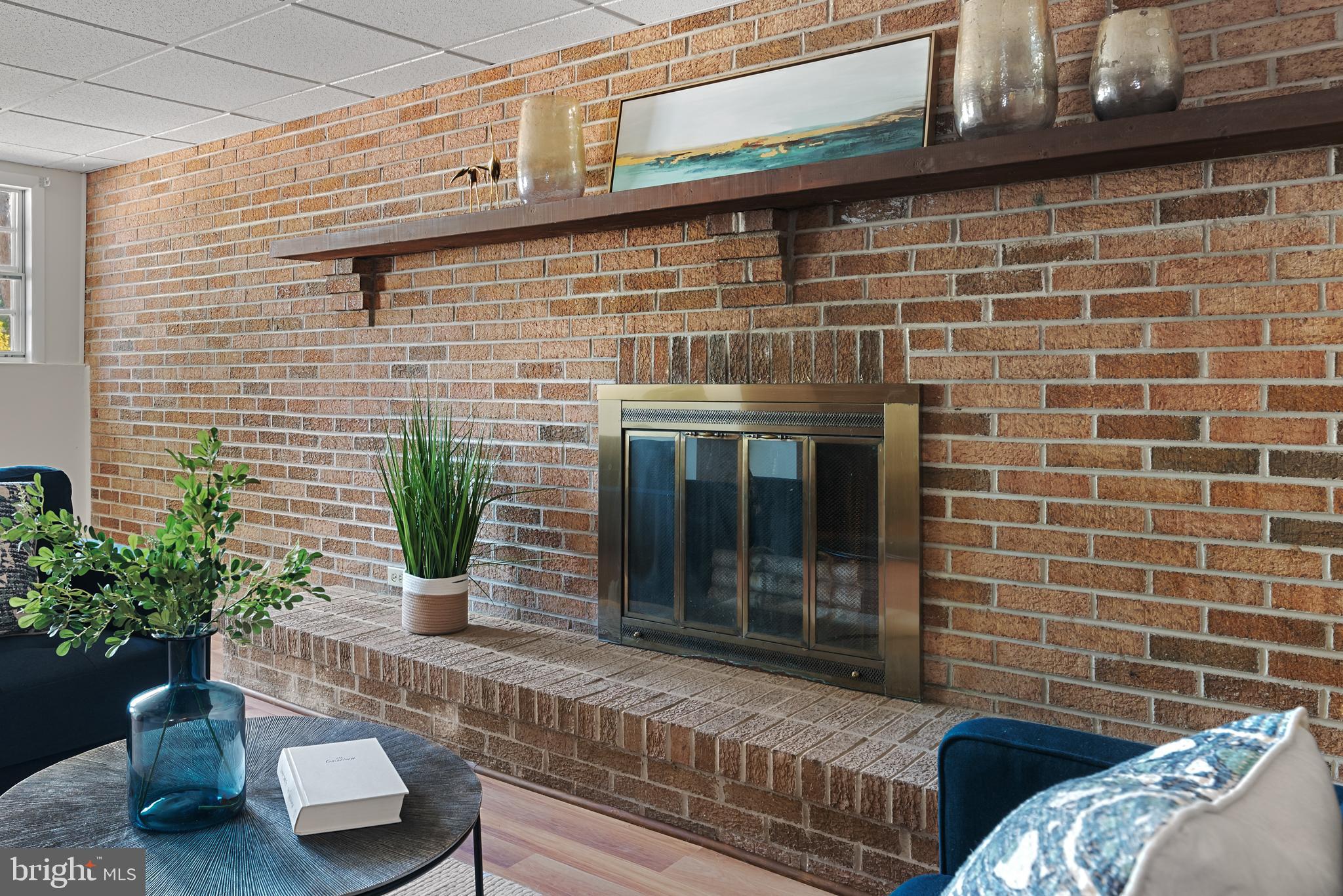 WOODLAND BEACH - Residential