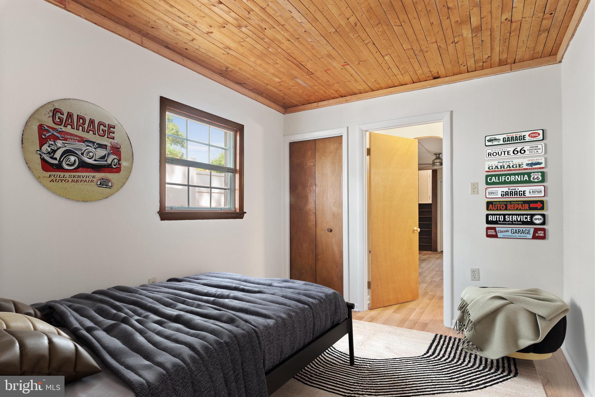 WOODLAND BEACH - Residential