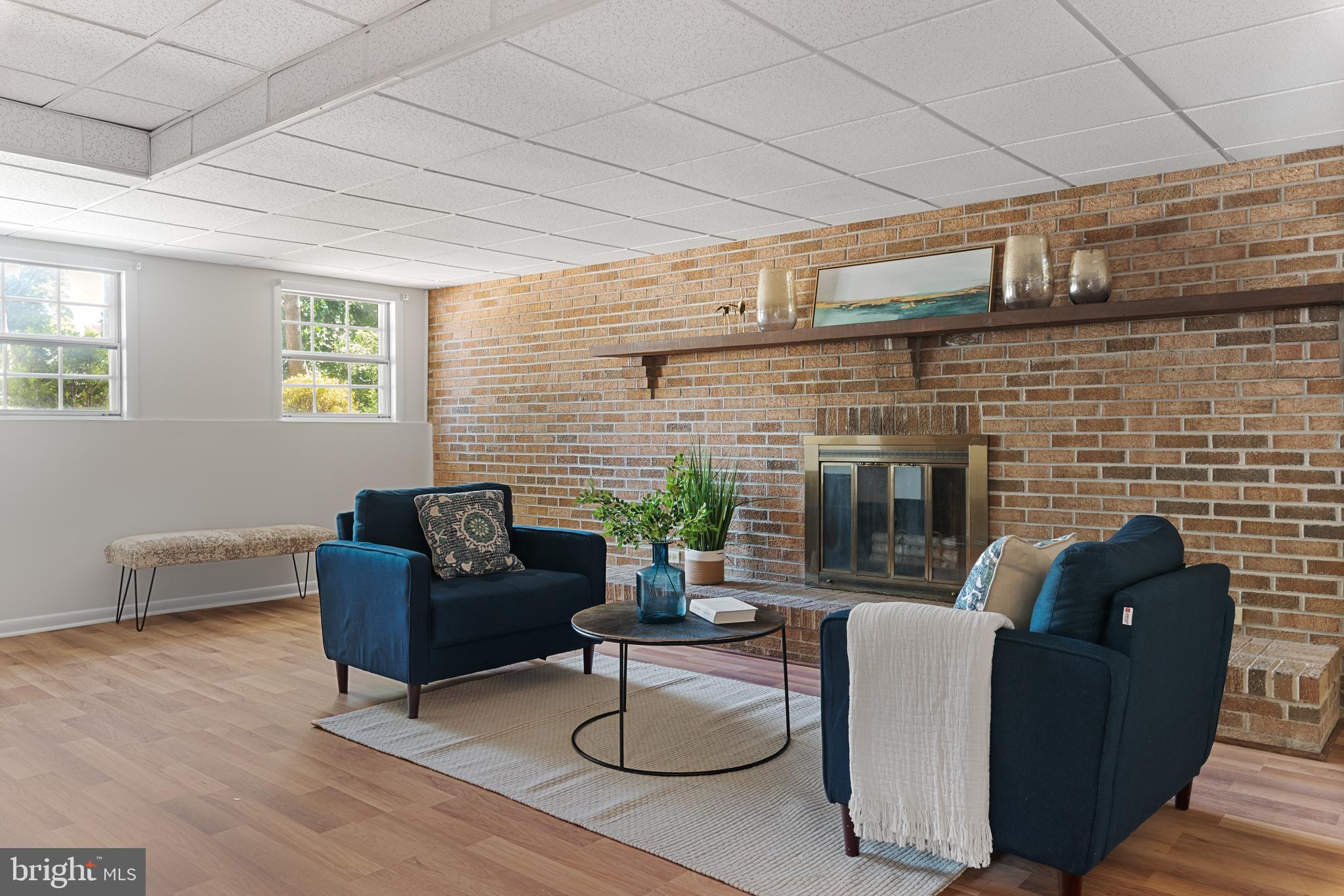 WOODLAND BEACH - Residential