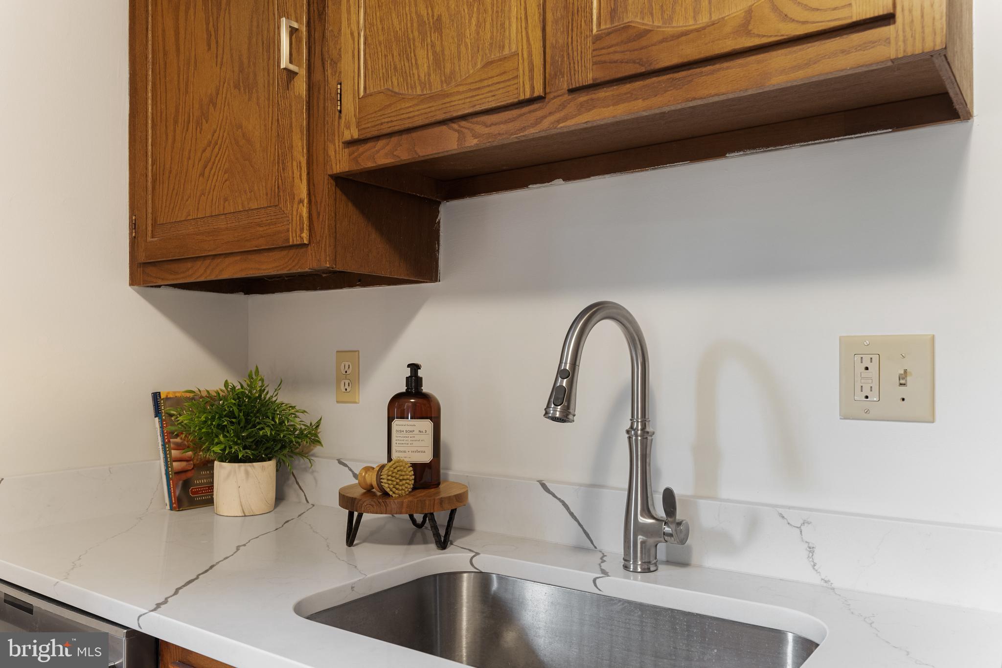 WOODLAND BEACH - Residential