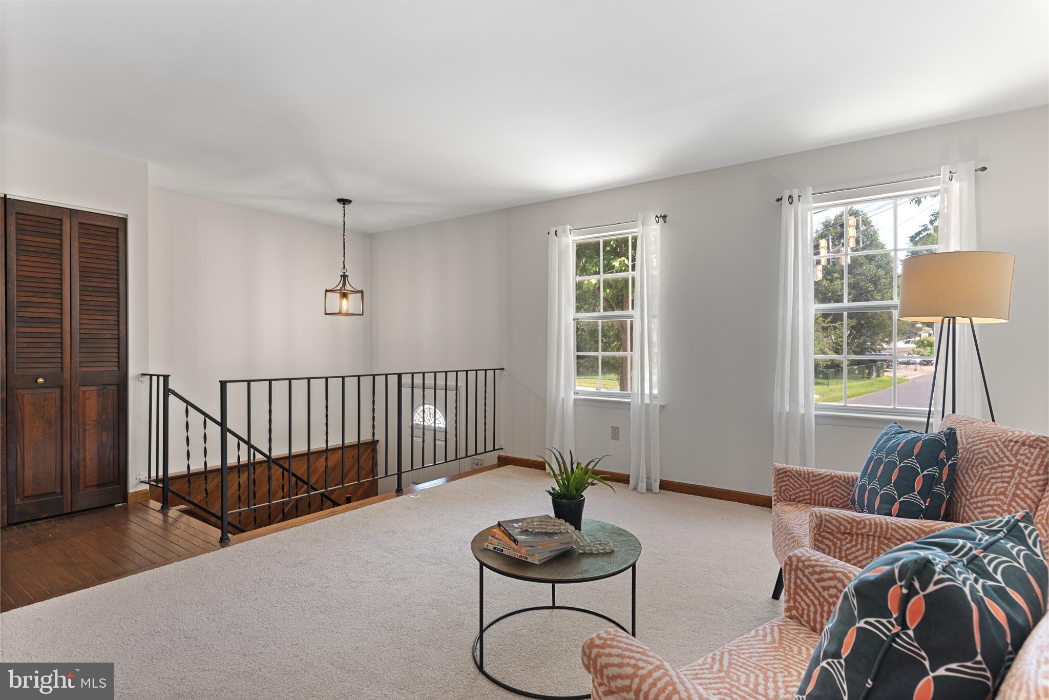 WOODLAND BEACH - Residential