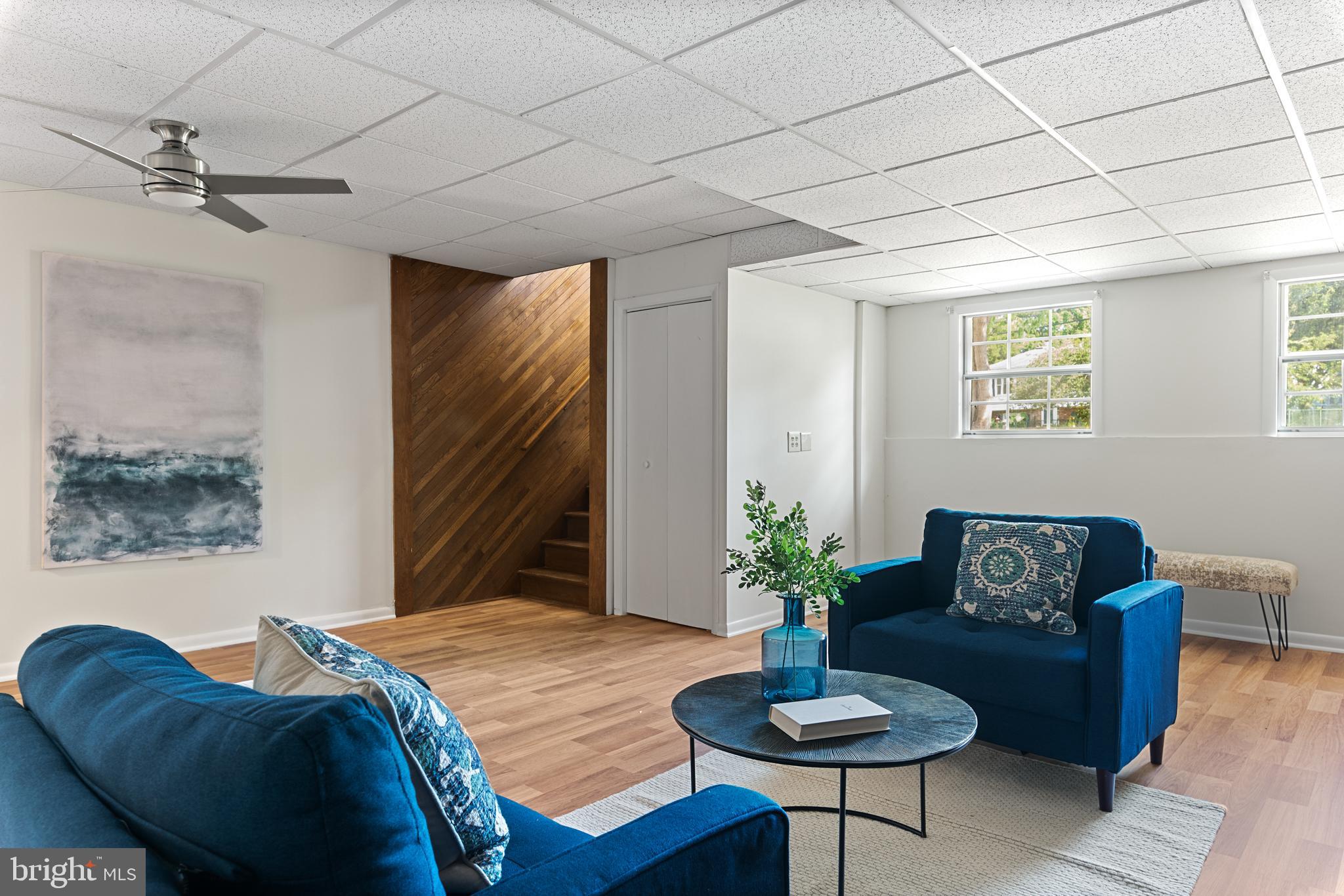 WOODLAND BEACH - Residential