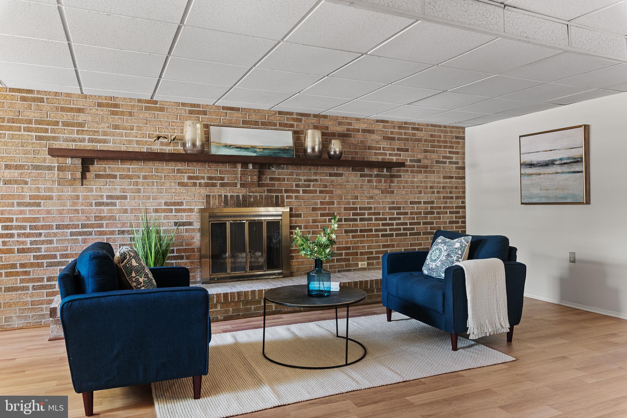 WOODLAND BEACH - Residential