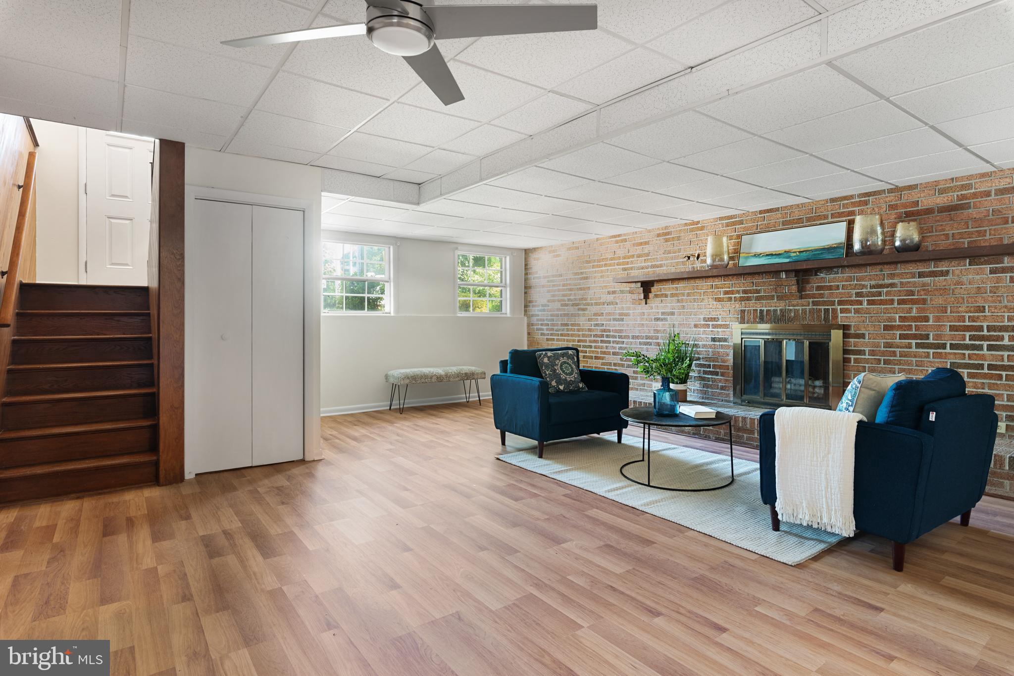 WOODLAND BEACH - Residential