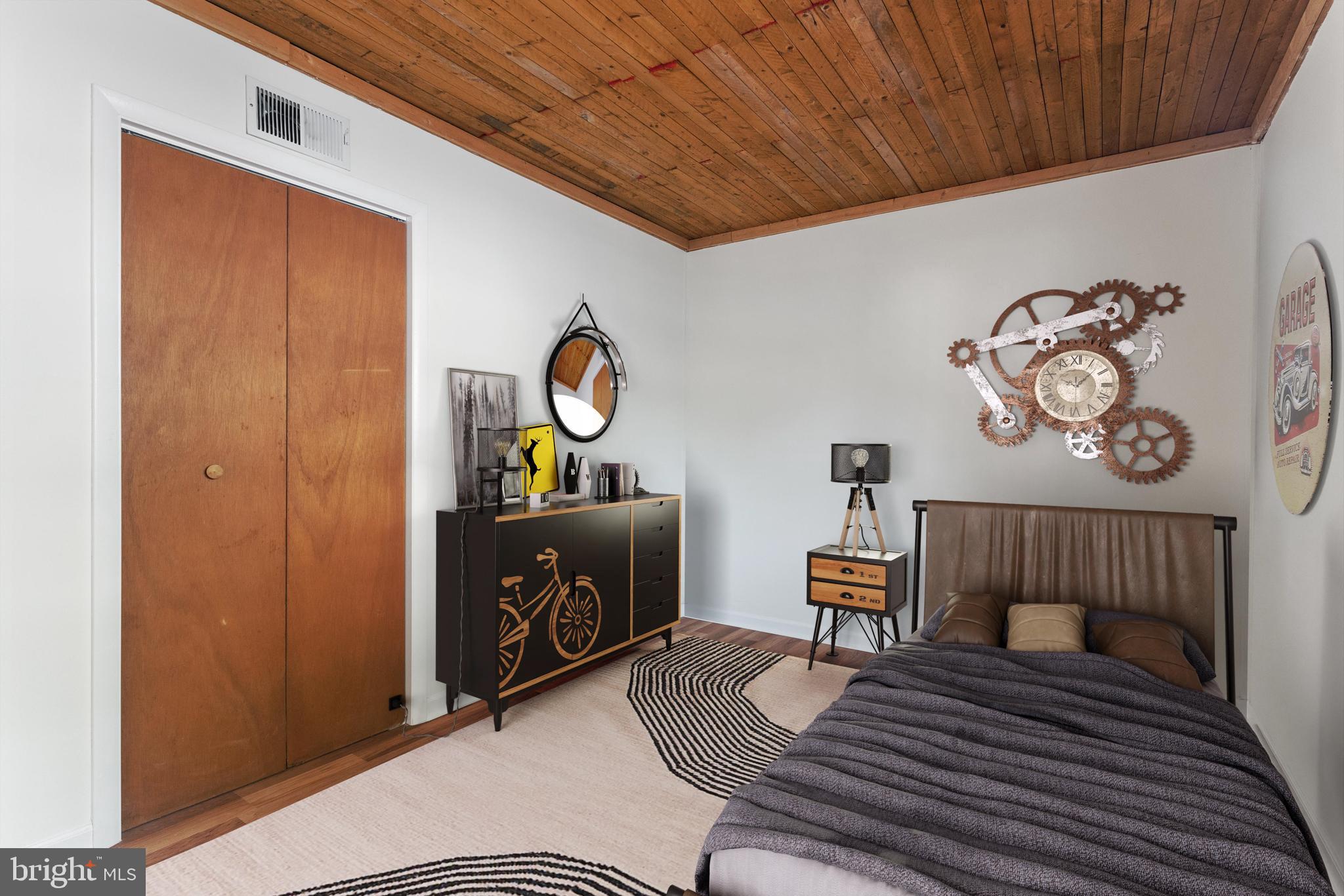 WOODLAND BEACH - Residential