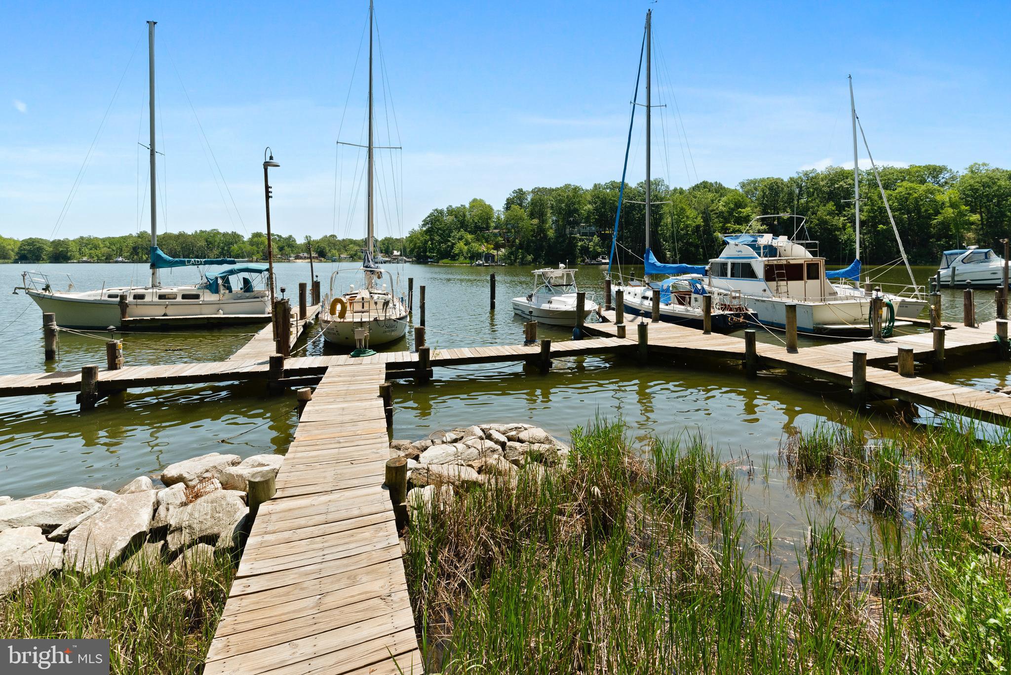 WOODLAND BEACH - Residential