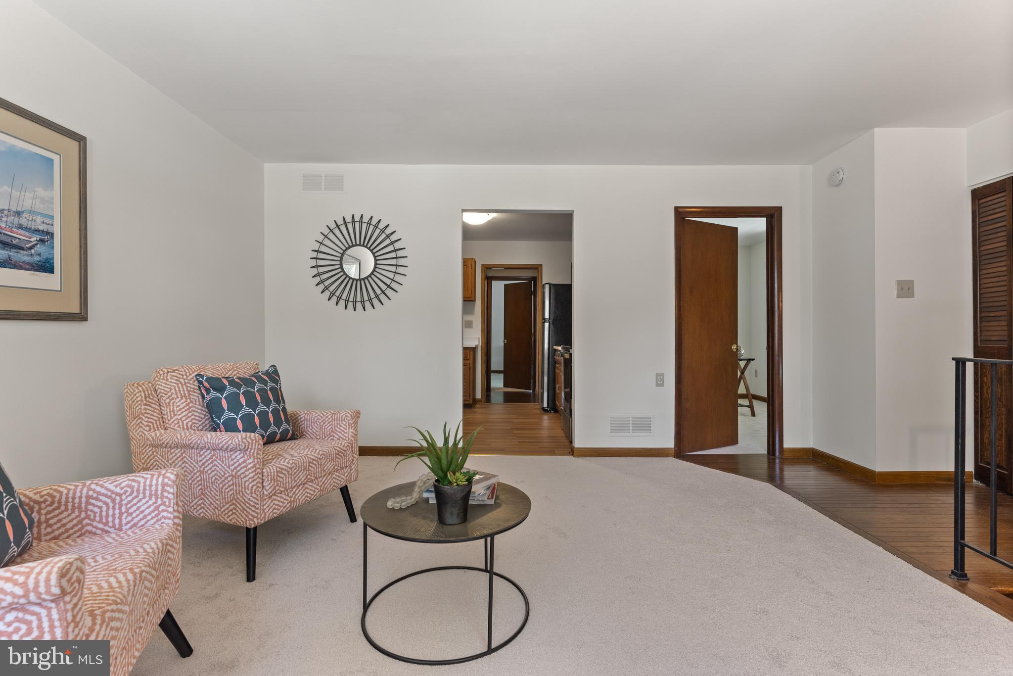 WOODLAND BEACH - Residential