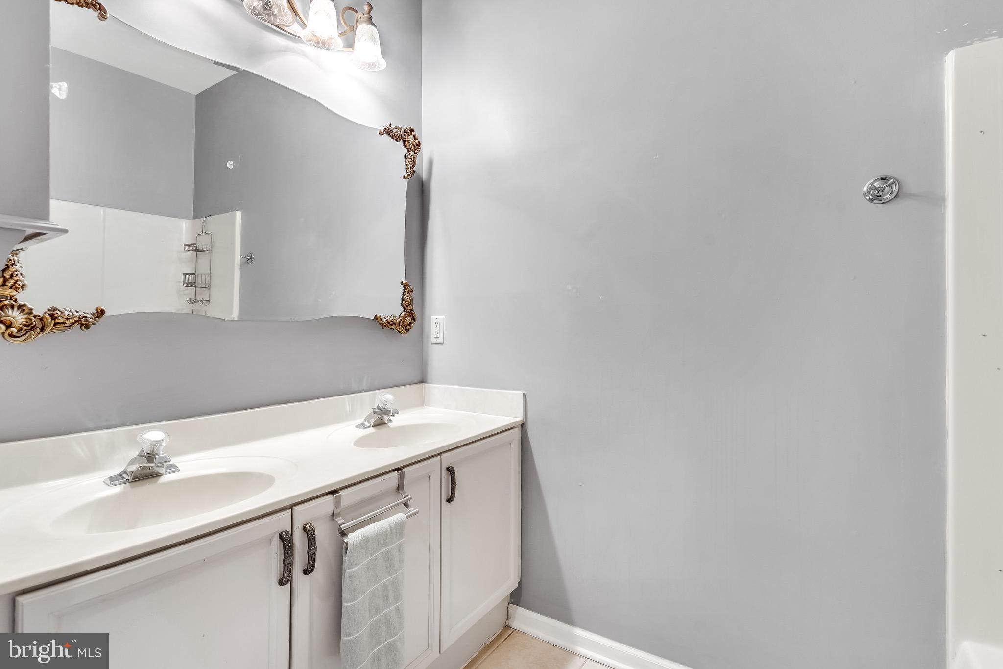 LAUREL RIDGE - Residential