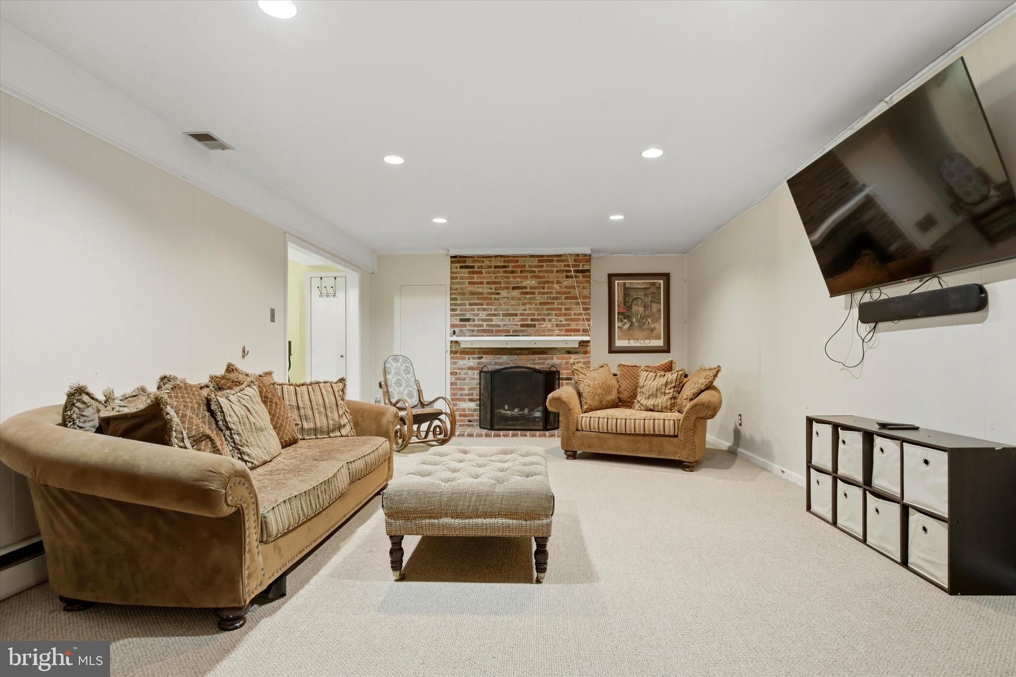 FRIENDSHIP HILLS - Residential