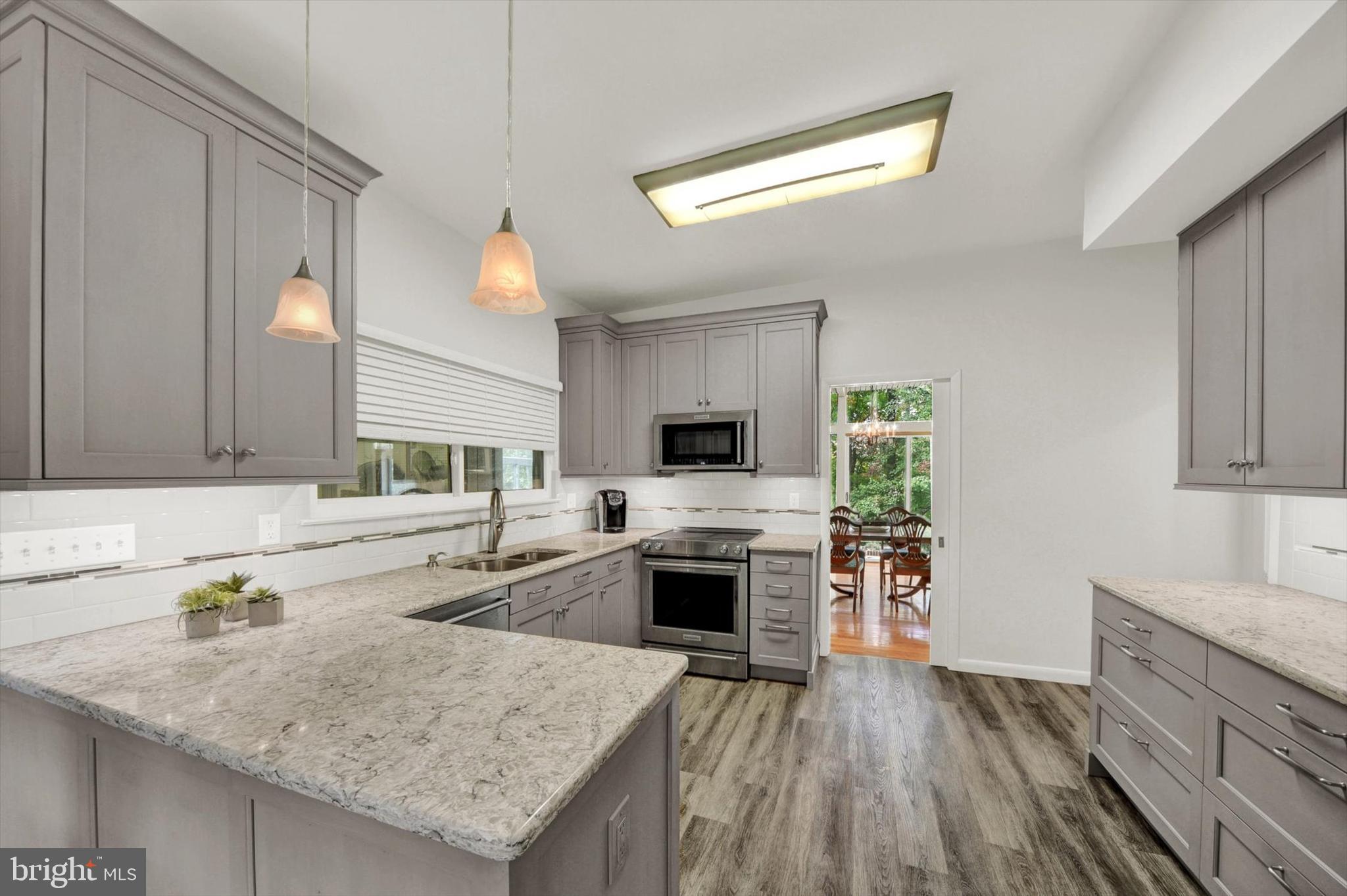 CAVESWOOD - Residential