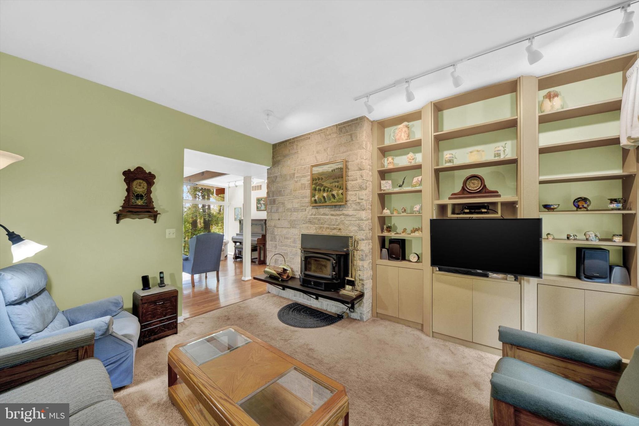 CAVESWOOD - Residential