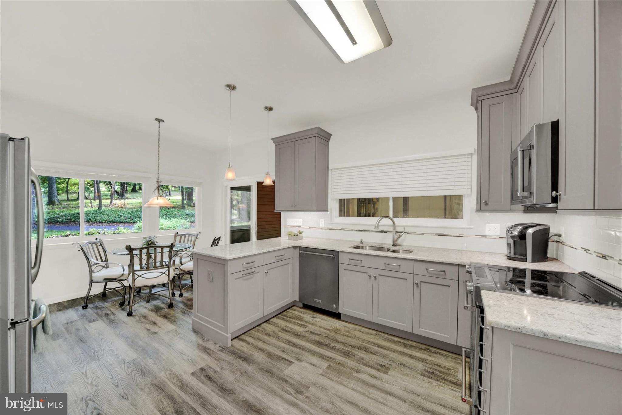 CAVESWOOD - Residential